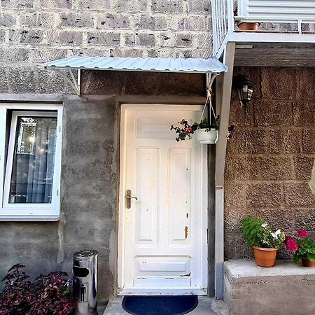 Central Guesthouse Ґюмрі Екстер'єр фото