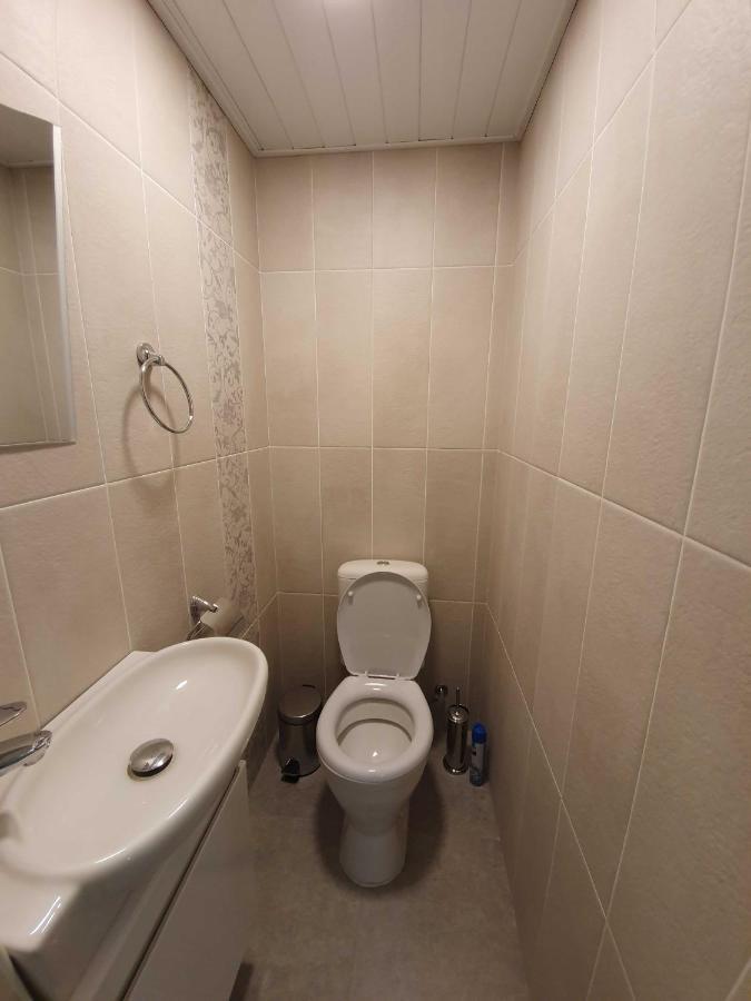 Central Guesthouse Ґюмрі Екстер'єр фото
