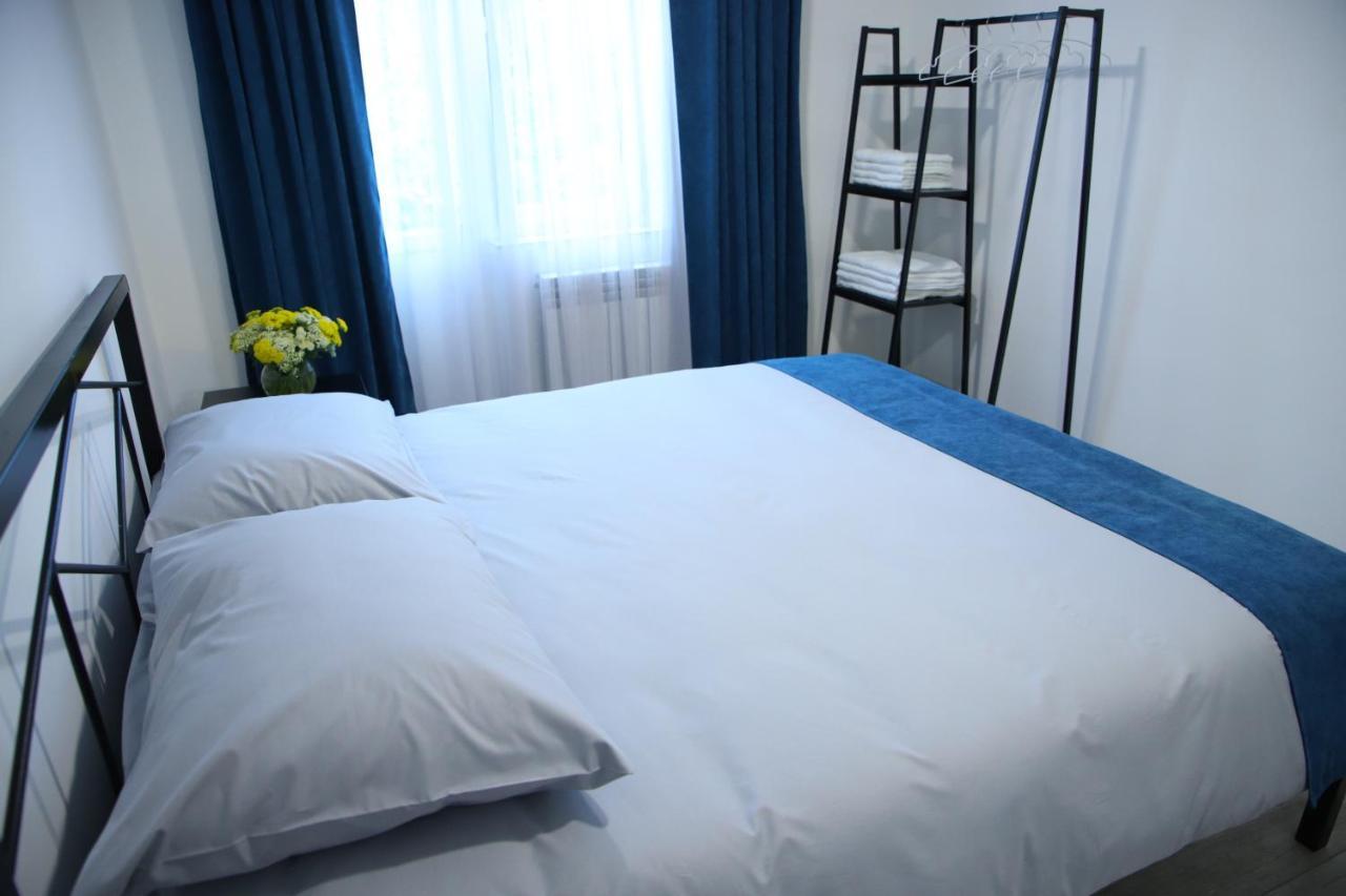 Central Guesthouse Ґюмрі Екстер'єр фото