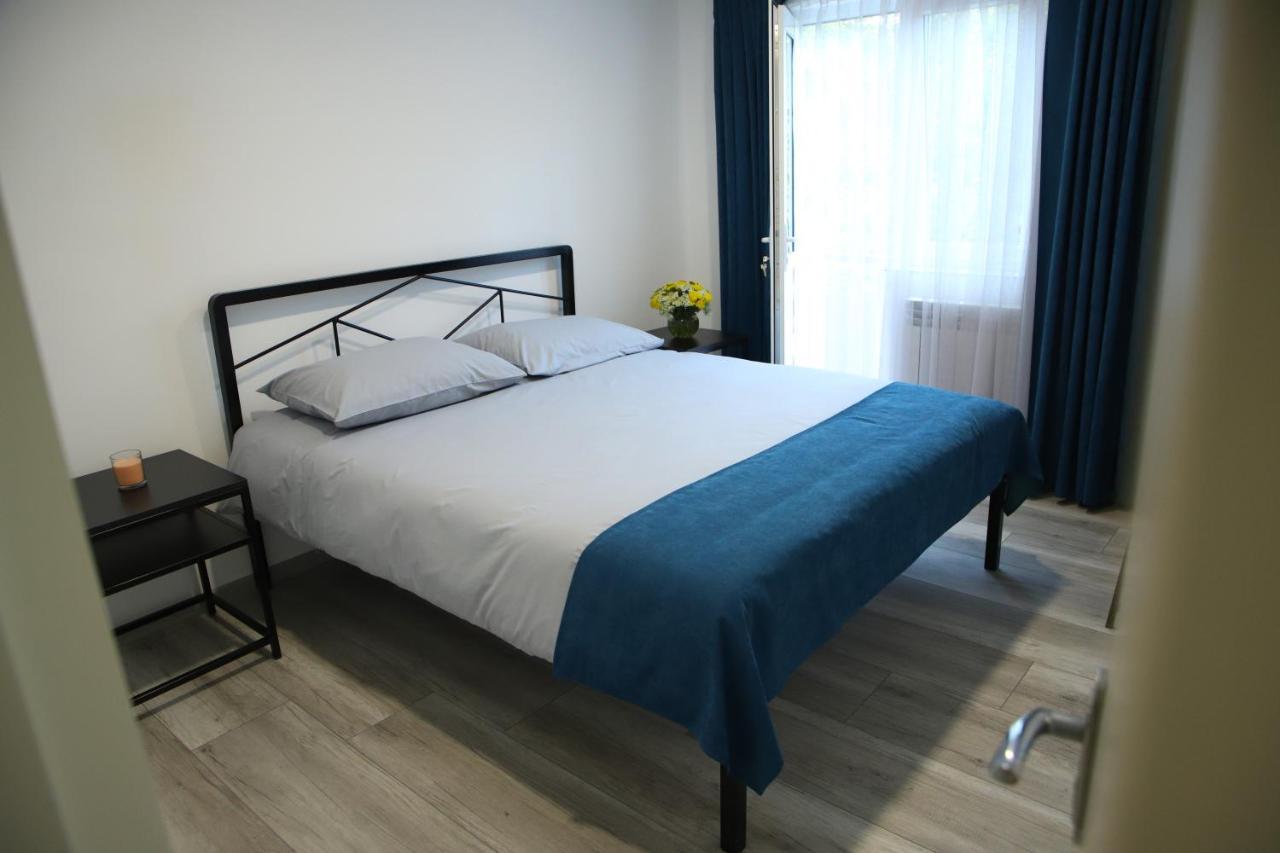 Central Guesthouse Ґюмрі Екстер'єр фото