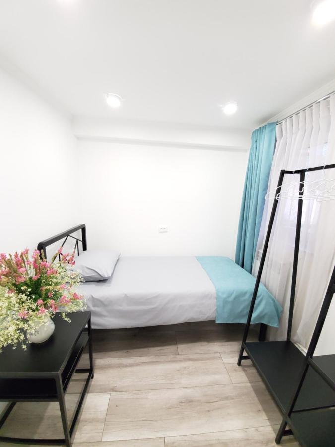Central Guesthouse Ґюмрі Екстер'єр фото