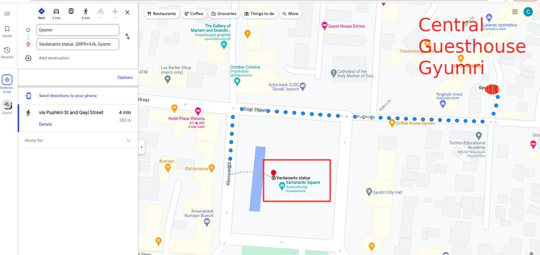 Central Guesthouse Ґюмрі Екстер'єр фото